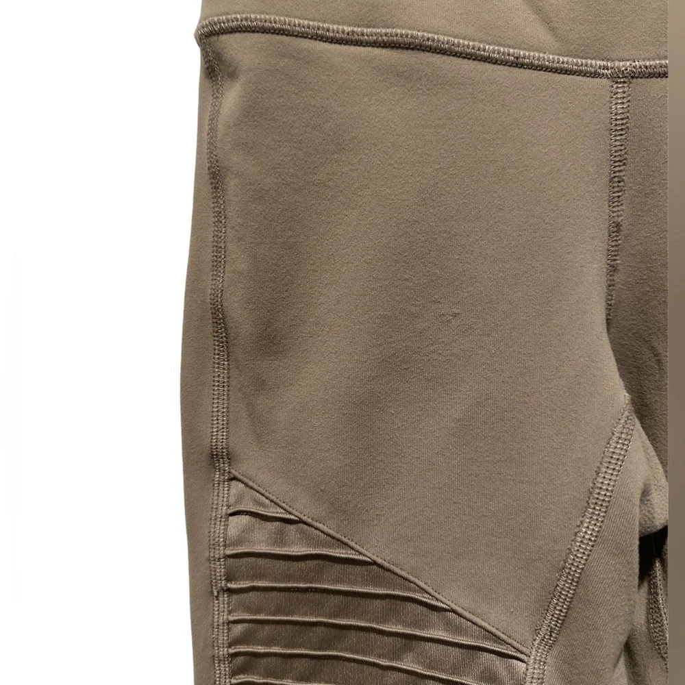 📦 MOVING SALE 📦 alo High Waist Moto Legging - Picture 9 of 14